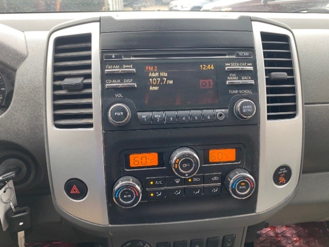 Nissan Frontier Vehicle Full-screen Gallery Image 12