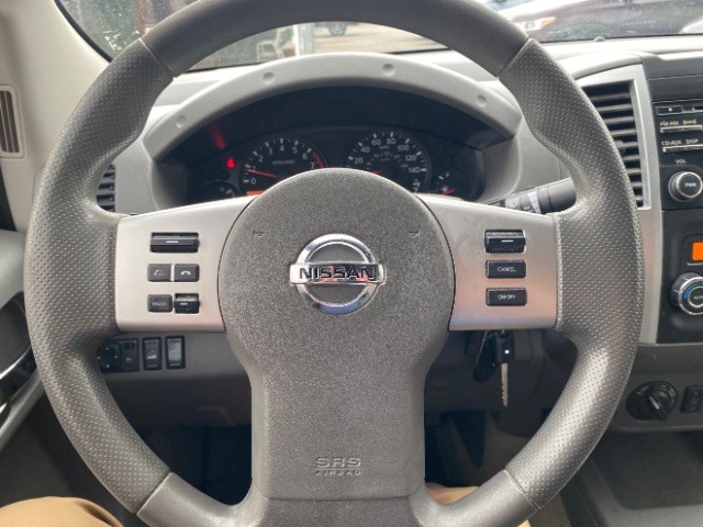 Nissan Frontier Vehicle Full-screen Gallery Image 14