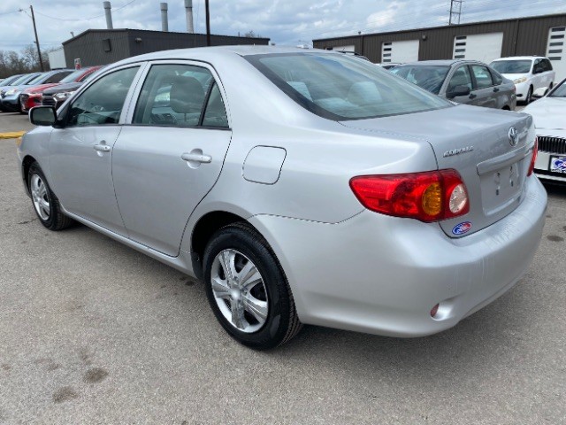 Toyota Corolla Vehicle Full-screen Gallery Image 04