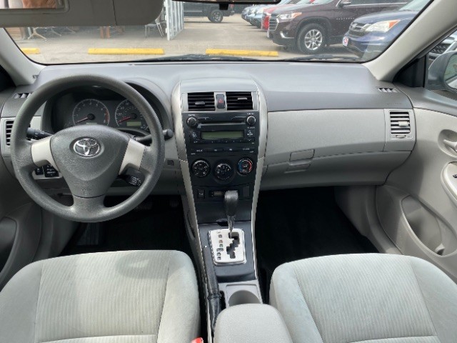 Toyota Corolla Vehicle Full-screen Gallery Image 06