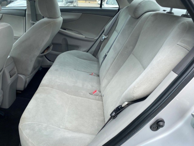 Toyota Corolla Vehicle Full-screen Gallery Image 07