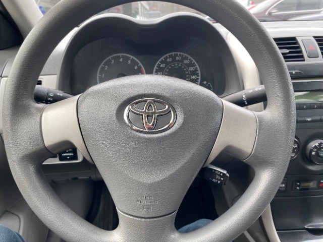 Toyota Corolla Vehicle Full-screen Gallery Image 13