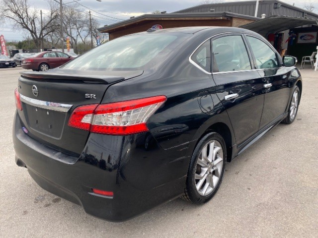 Nissan Sentra Vehicle Full-screen Gallery Image 05