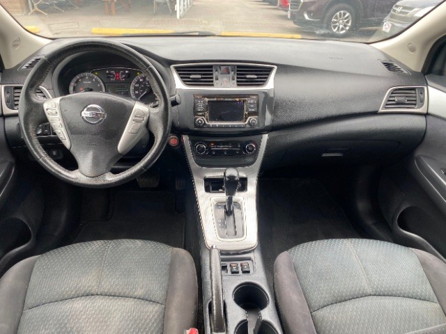 Nissan Sentra Vehicle Full-screen Gallery Image 06