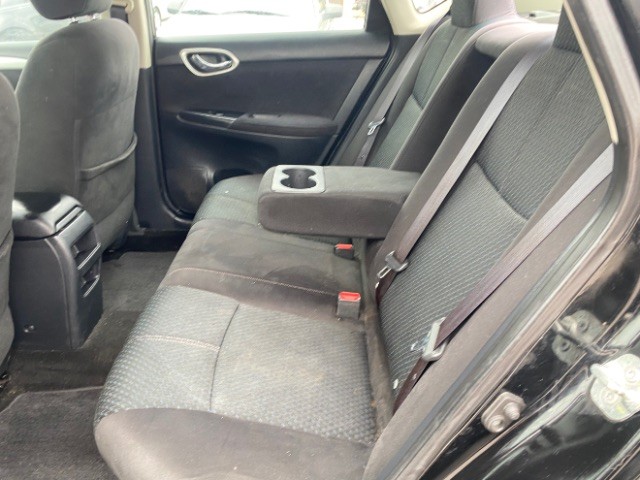 Nissan Sentra Vehicle Full-screen Gallery Image 07