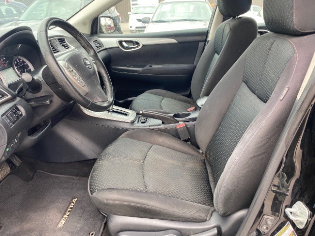 Nissan Sentra Vehicle Full-screen Gallery Image 08