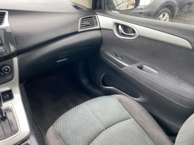 Nissan Sentra Vehicle Full-screen Gallery Image 10