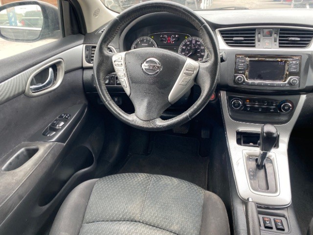 Nissan Sentra Vehicle Full-screen Gallery Image 11