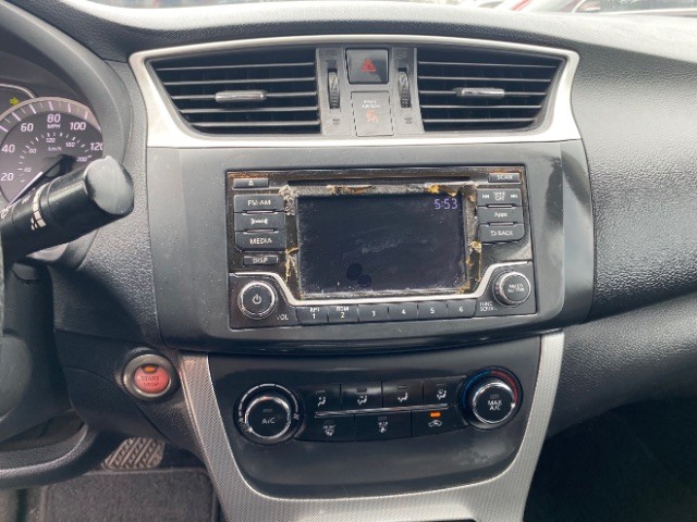 Nissan Sentra Vehicle Full-screen Gallery Image 12