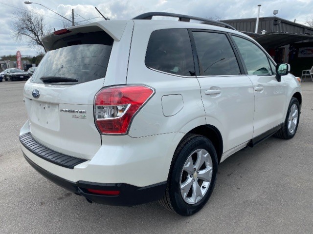 Subaru Forester Vehicle Full-screen Gallery Image 05