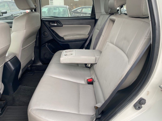 Subaru Forester Vehicle Full-screen Gallery Image 07