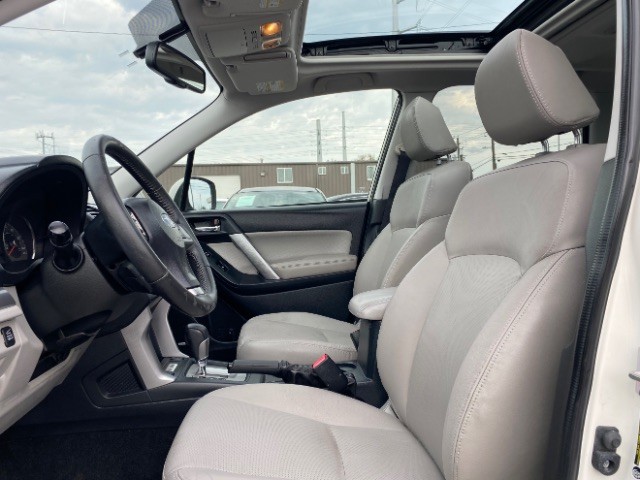 Subaru Forester Vehicle Full-screen Gallery Image 09