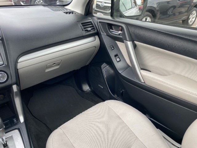 Subaru Forester Vehicle Full-screen Gallery Image 11