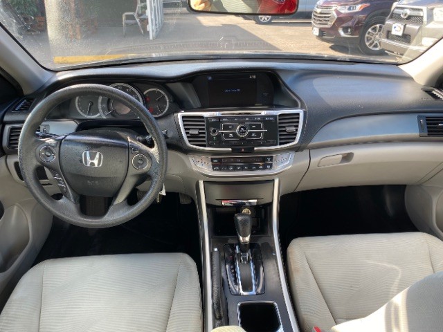 Honda Accord Sedan Vehicle Full-screen Gallery Image 06