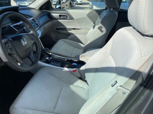 Honda Accord Sedan Vehicle Full-screen Gallery Image 08