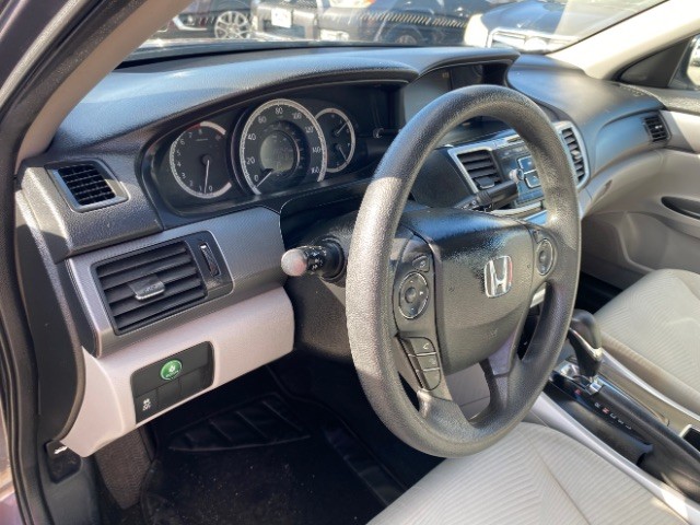 Honda Accord Sedan Vehicle Full-screen Gallery Image 09