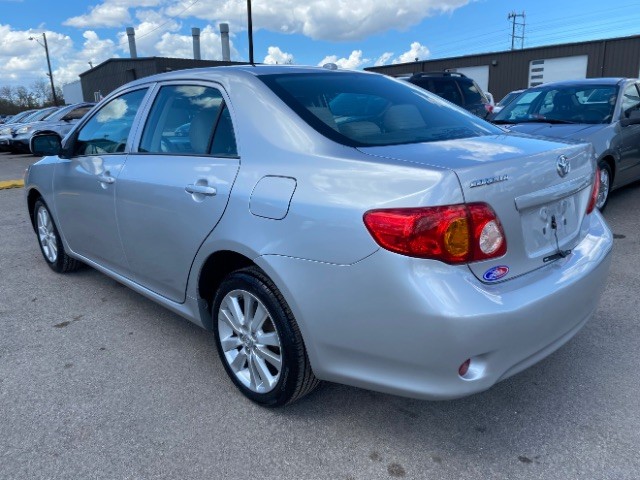 Toyota Corolla Vehicle Full-screen Gallery Image 04