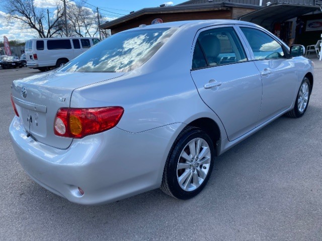 Toyota Corolla Vehicle Full-screen Gallery Image 05