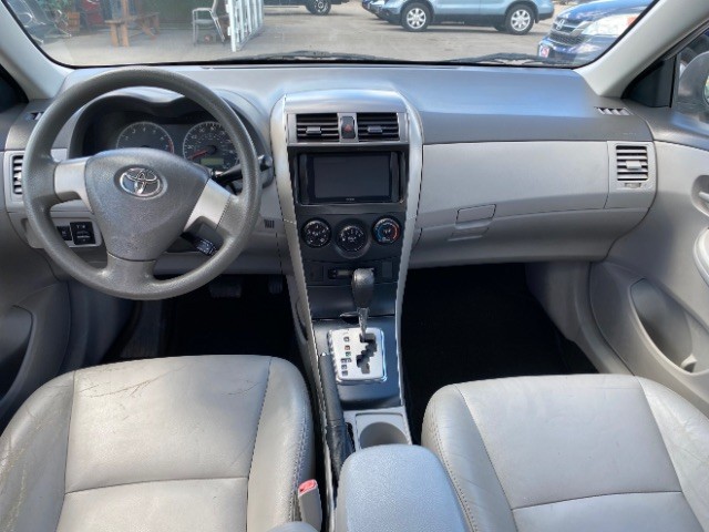 Toyota Corolla Vehicle Full-screen Gallery Image 06