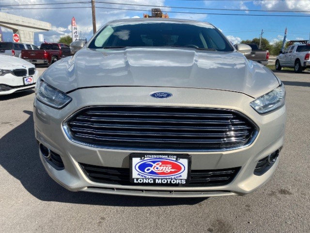 Ford Fusion Vehicle Full-screen Gallery Image 02