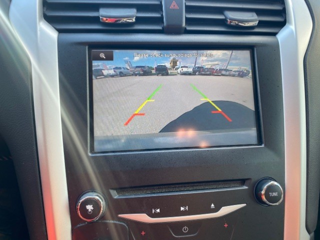 Ford Fusion Vehicle Full-screen Gallery Image 14