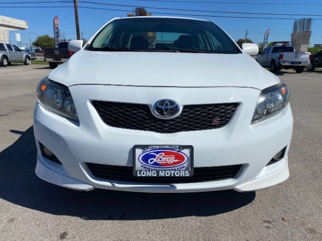 Toyota Corolla Vehicle Full-screen Gallery Image 02