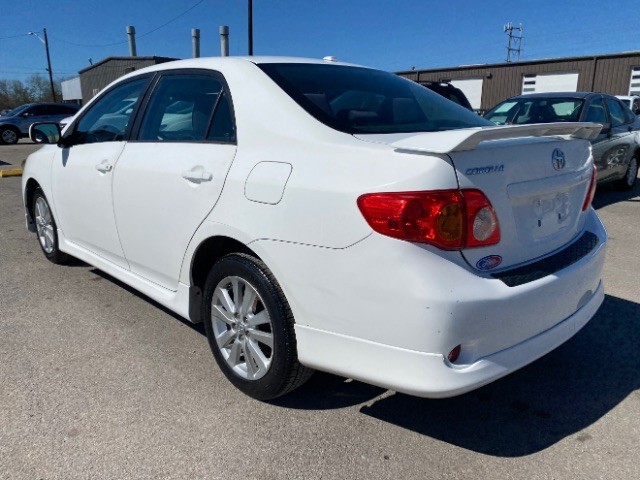 Toyota Corolla Vehicle Full-screen Gallery Image 04