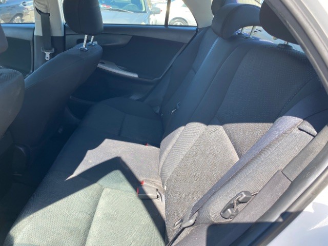 Toyota Corolla Vehicle Full-screen Gallery Image 07