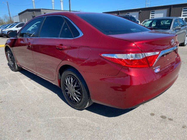 Toyota Camry Vehicle Full-screen Gallery Image 04