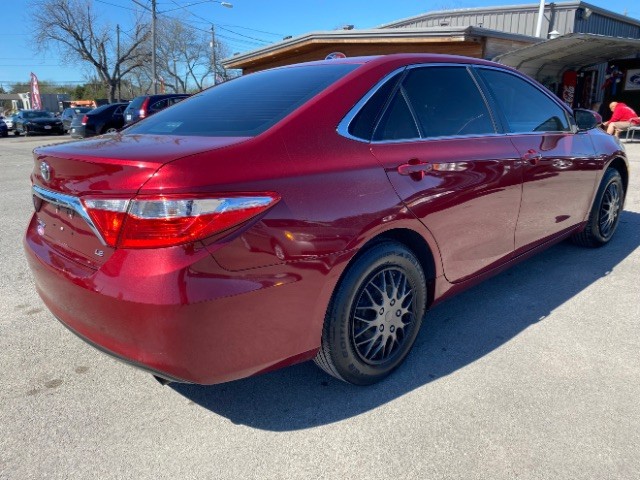 Toyota Camry Vehicle Full-screen Gallery Image 05