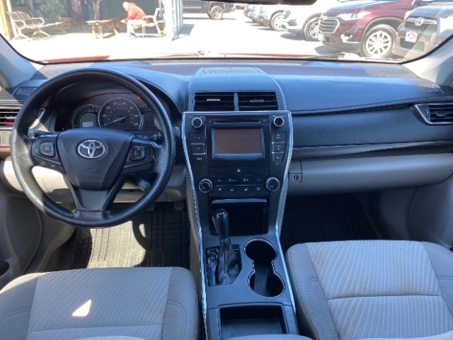 Toyota Camry Vehicle Full-screen Gallery Image 06