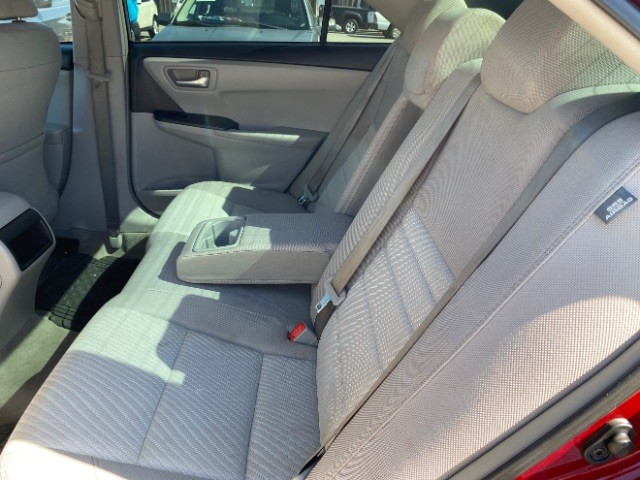 Toyota Camry Vehicle Full-screen Gallery Image 07