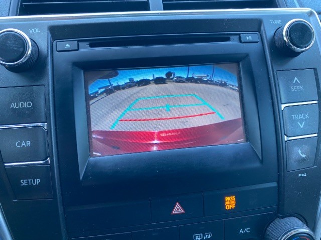 Toyota Camry Vehicle Full-screen Gallery Image 13