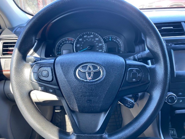 Toyota Camry Vehicle Full-screen Gallery Image 14