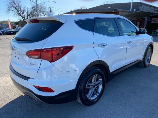 Hyundai Santa Fe Sport Vehicle Full-screen Gallery Image 04