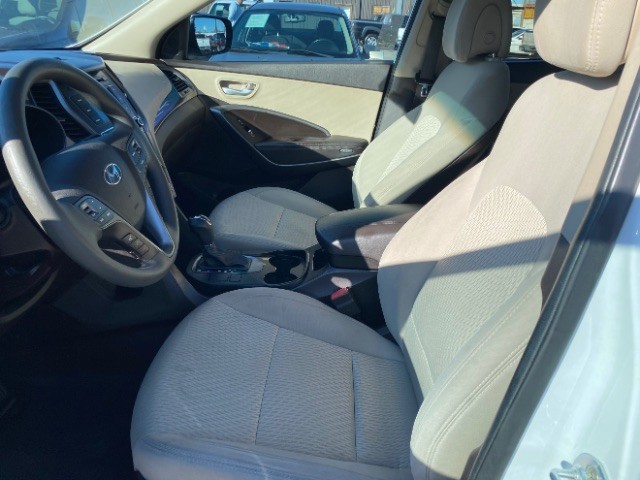 Hyundai Santa Fe Sport Vehicle Full-screen Gallery Image 07