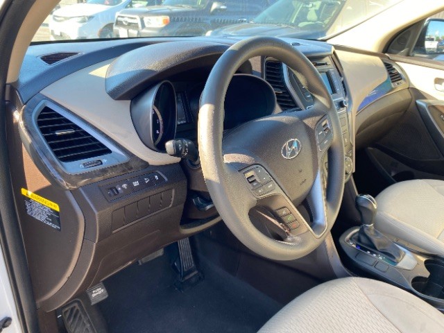 Hyundai Santa Fe Sport Vehicle Full-screen Gallery Image 08