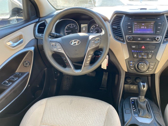 Hyundai Santa Fe Sport Vehicle Full-screen Gallery Image 10