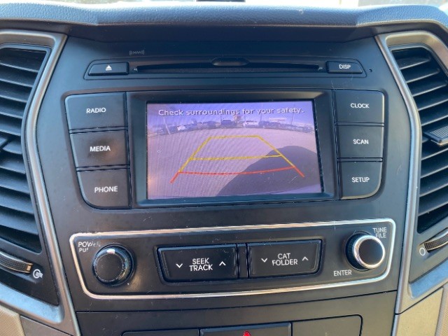 Hyundai Santa Fe Sport Vehicle Full-screen Gallery Image 12