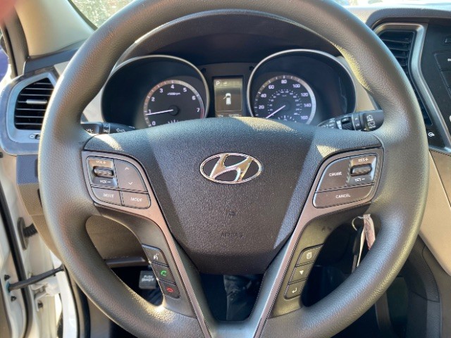 Hyundai Santa Fe Sport Vehicle Full-screen Gallery Image 13