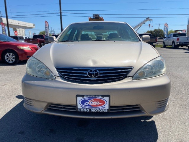 Toyota Camry Vehicle Full-screen Gallery Image 02