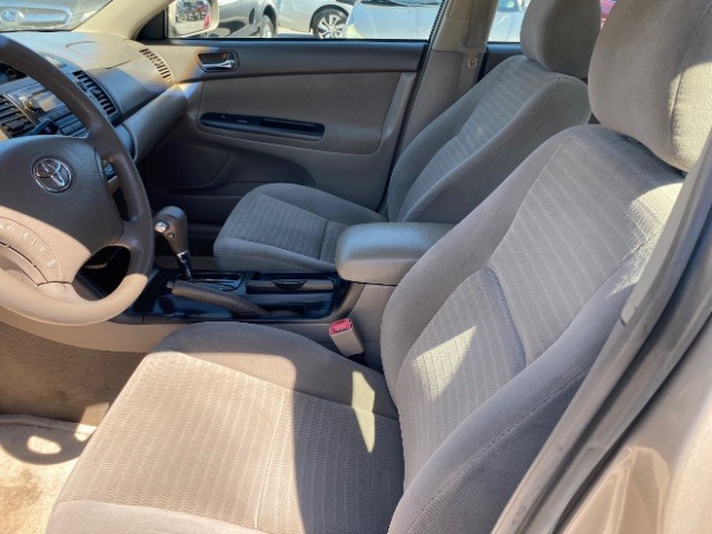 Toyota Camry Vehicle Full-screen Gallery Image 08