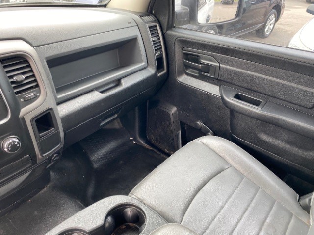 Ram 1500 Vehicle Full-screen Gallery Image 09