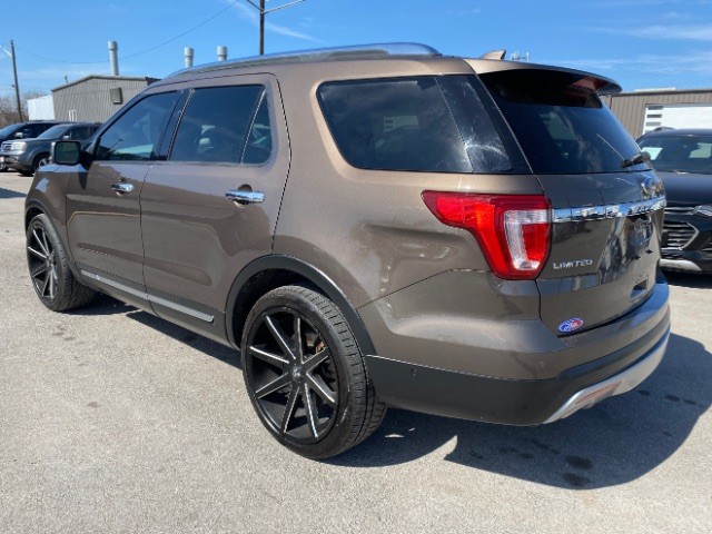 Ford Explorer Vehicle Full-screen Gallery Image 04