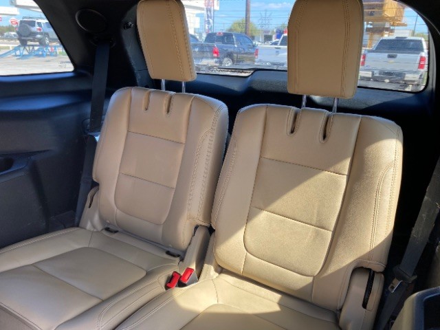 Ford Explorer Vehicle Full-screen Gallery Image 07