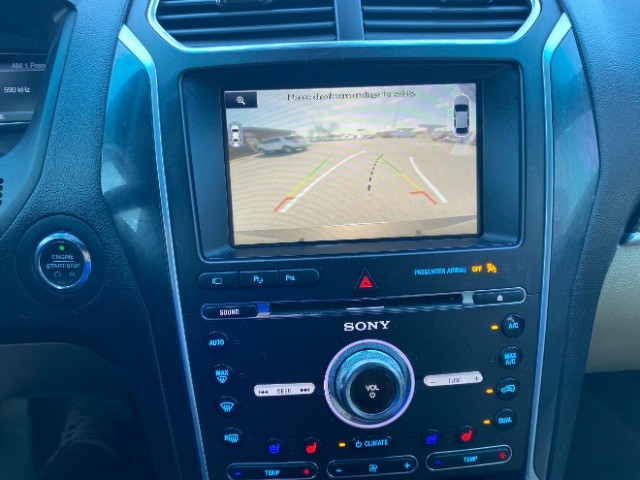 Ford Explorer Vehicle Full-screen Gallery Image 16