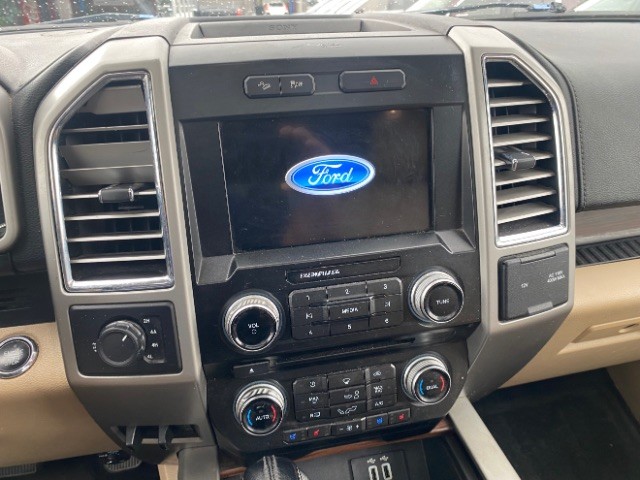 Ford F-150 Vehicle Full-screen Gallery Image 12