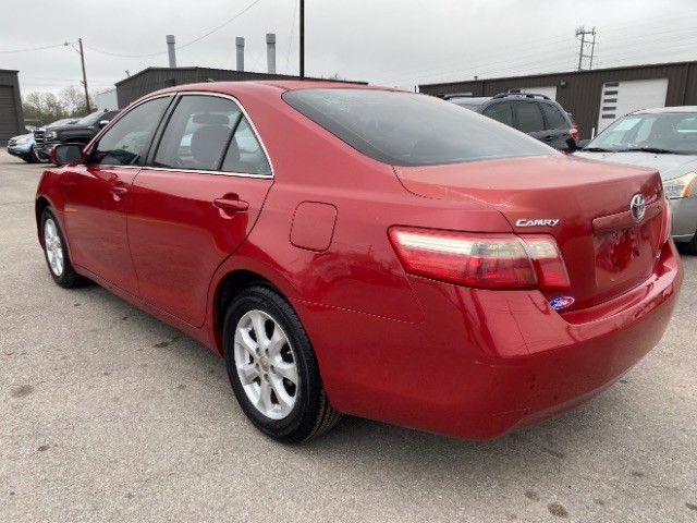 Toyota Camry Vehicle Full-screen Gallery Image 04