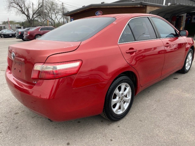 Toyota Camry Vehicle Full-screen Gallery Image 05