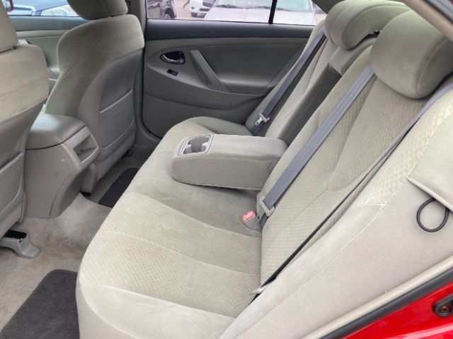 Toyota Camry Vehicle Full-screen Gallery Image 07